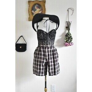 vintage 80s 90s Black red plaid high waisted long shorts picnic spring fall L